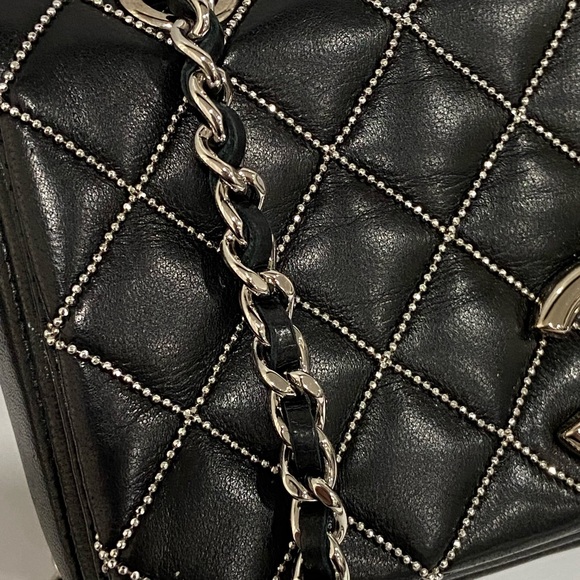 Rare and Limited Edition🔥🔥 Chanel diamond Quils - Picture 12 of 13